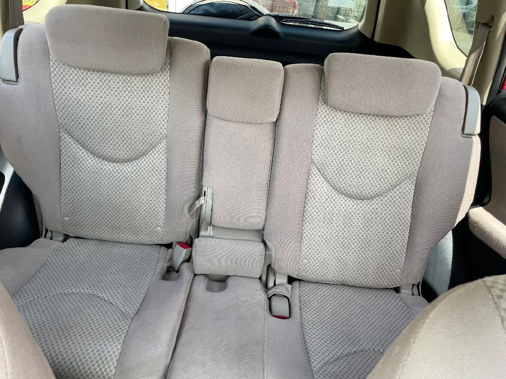 Photo 12 of this TOYOTA RAV4