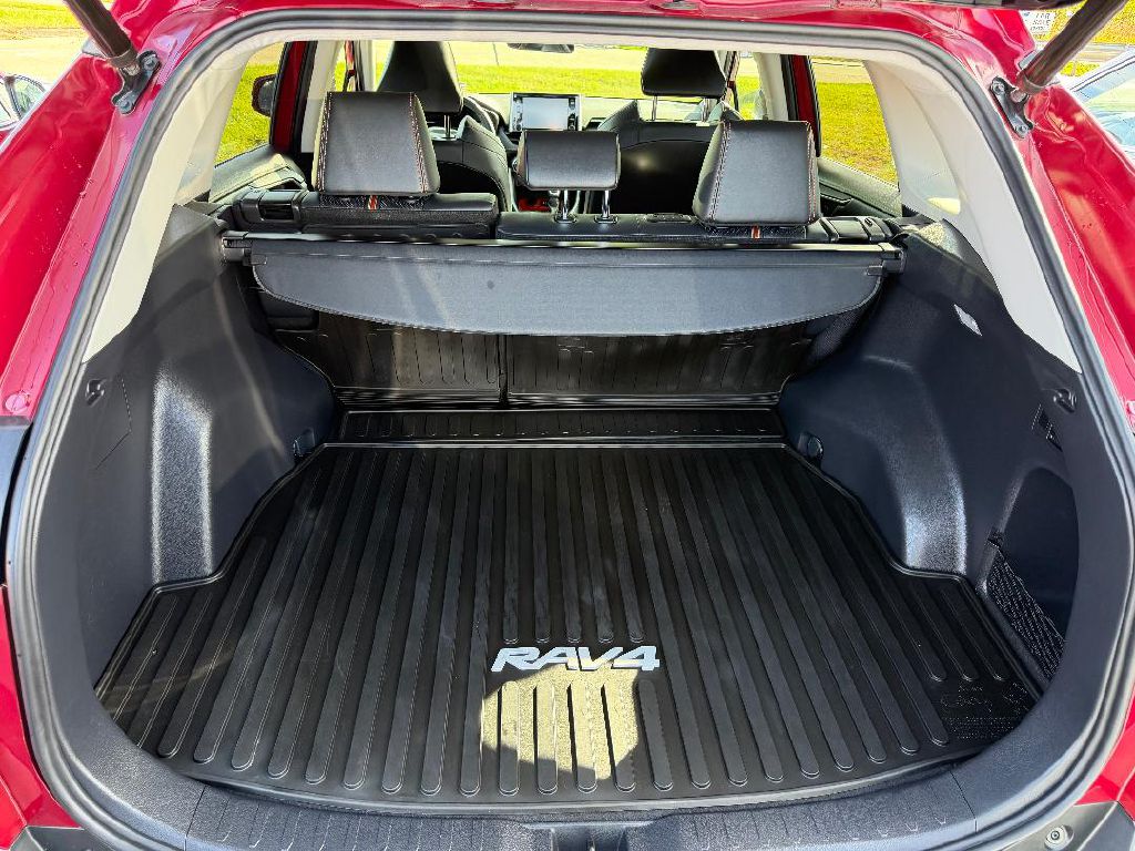 Photo 8 of this TOYOTA RAV4 ADVENTURE
