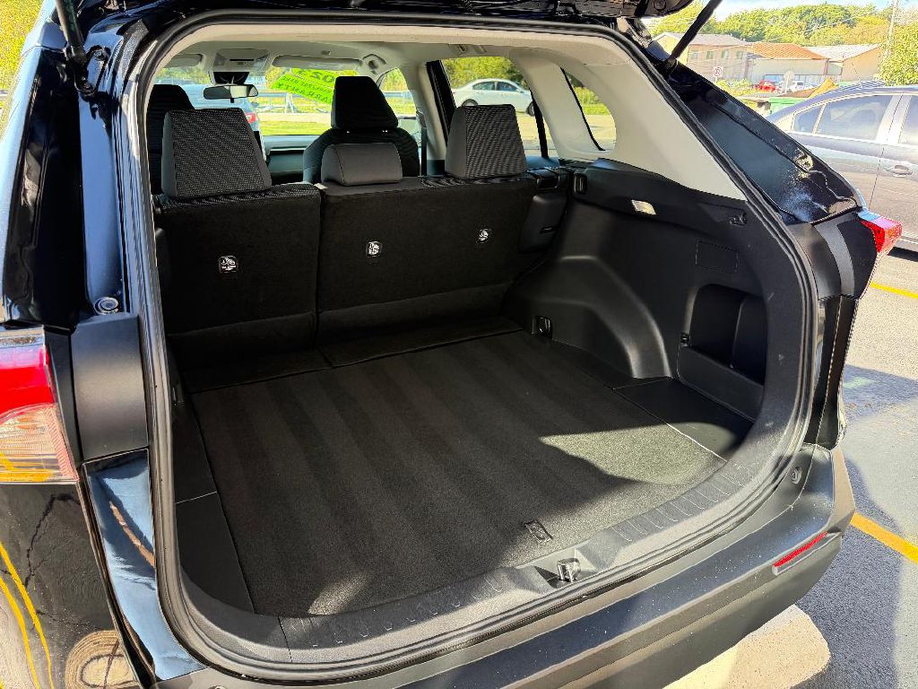 Photo 7 of this TOYOTA RAV4