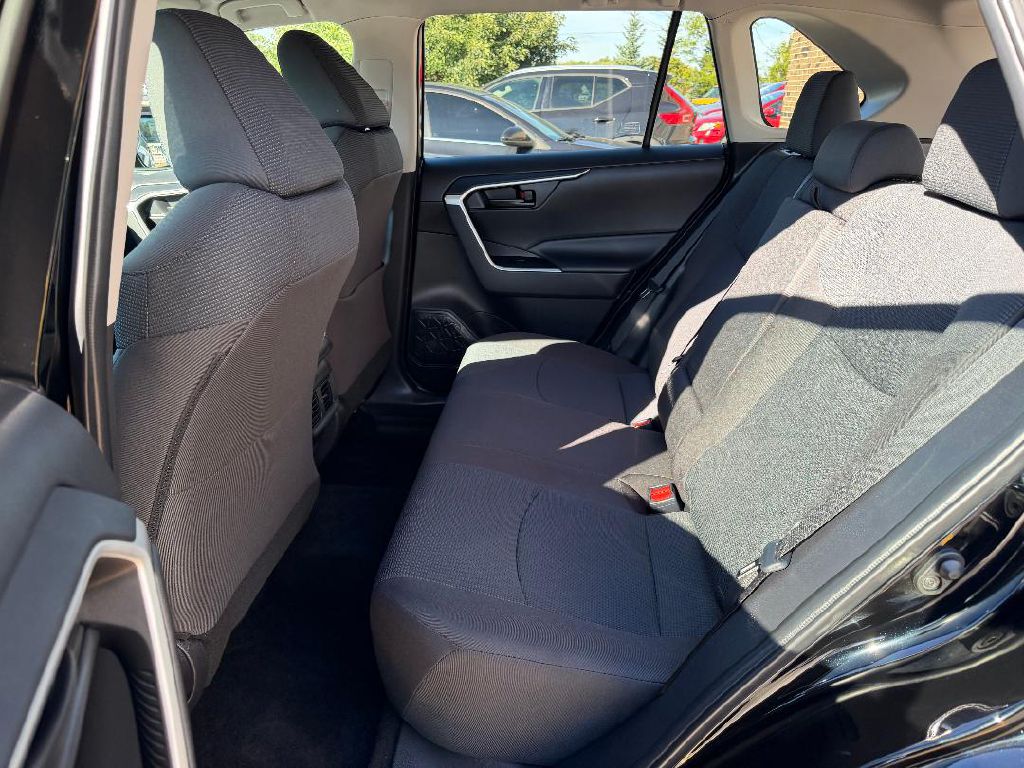 Photo 8 of this TOYOTA RAV4