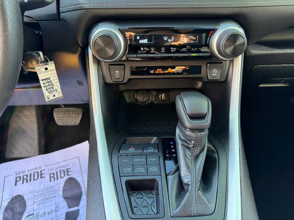 Photo 13 of this TOYOTA RAV4