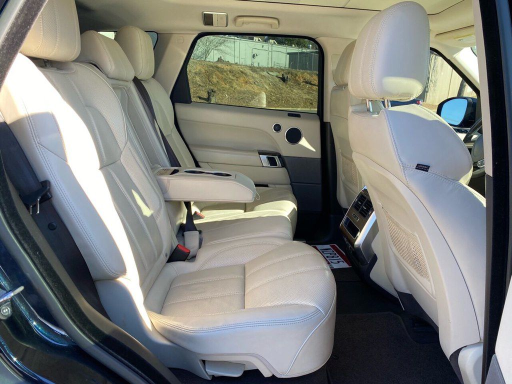 Photo 19 of this LAND ROVER RANGE ROVER SPO