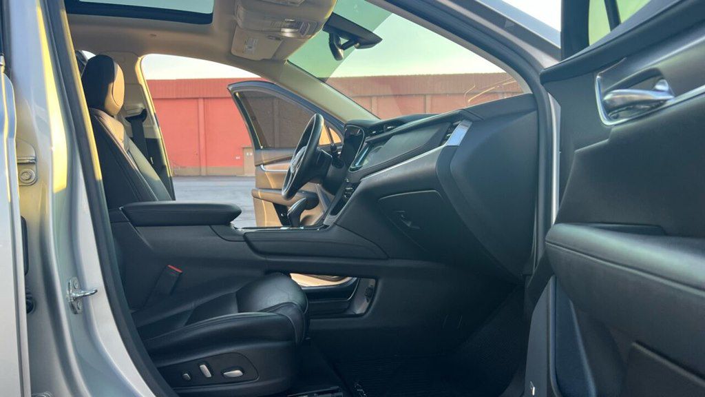 Photo 10 of this CADILLAC XT5