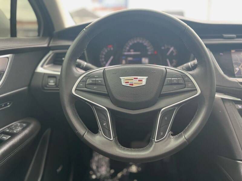 Photo 19 of this CADILLAC XT5