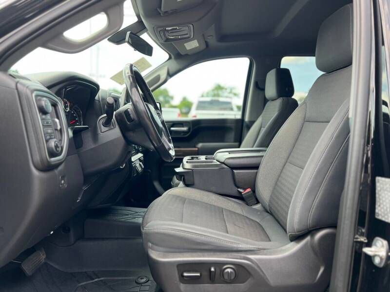 Photo 23 of this CHEVROLET SILVERADO 1500