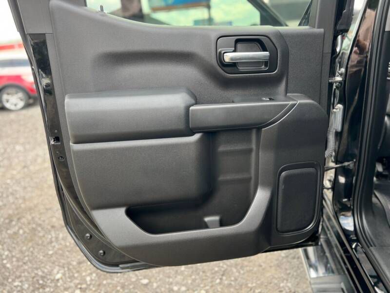 Photo 24 of this CHEVROLET SILVERADO 1500