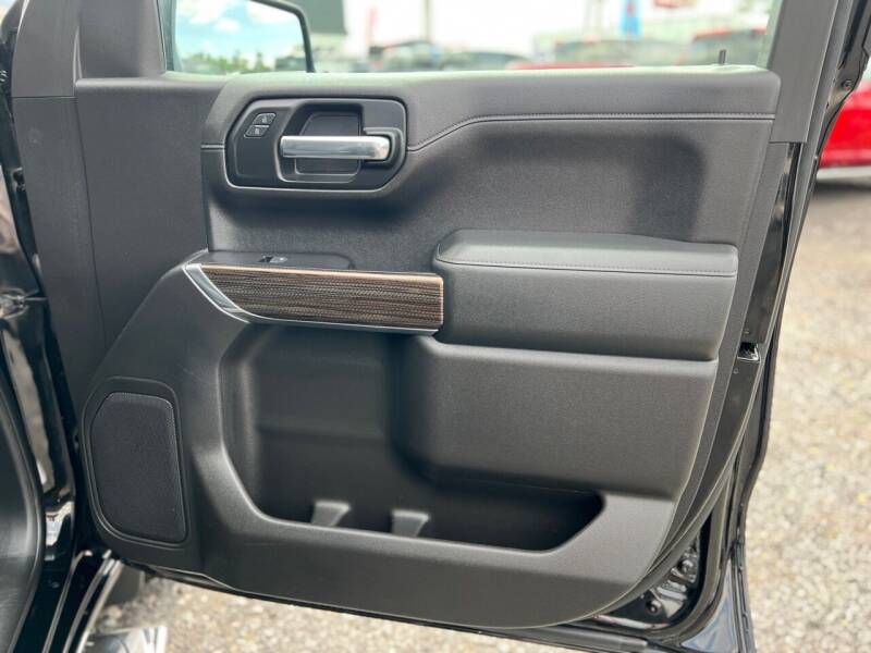 Photo 28 of this CHEVROLET SILVERADO 1500