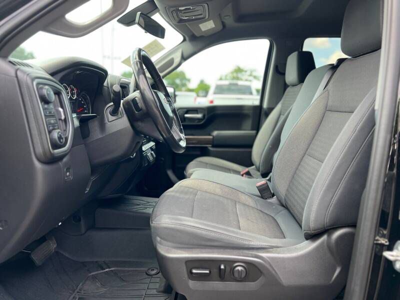 Photo 30 of this CHEVROLET SILVERADO 1500