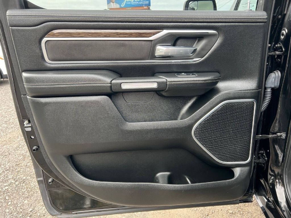 Photo 24 of this RAM 1500 LARAMIE