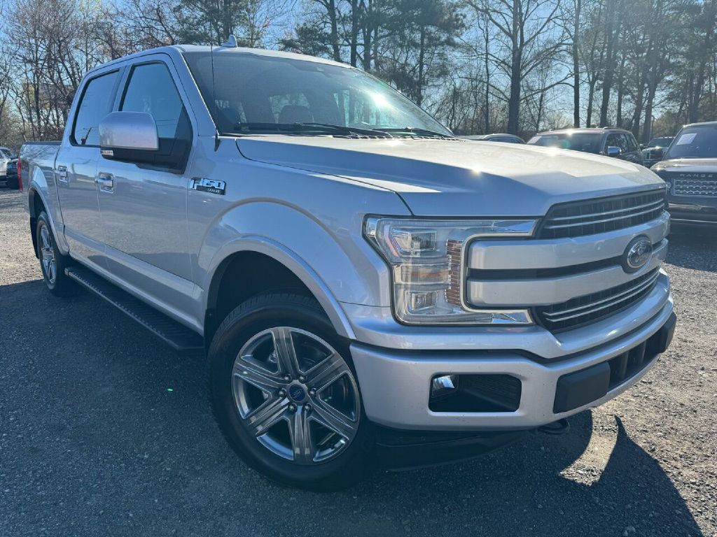 Photo 2 of this FORD F150 LARIAT
