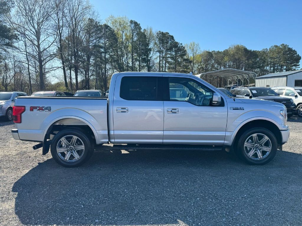Photo 4 of this FORD F150 LARIAT