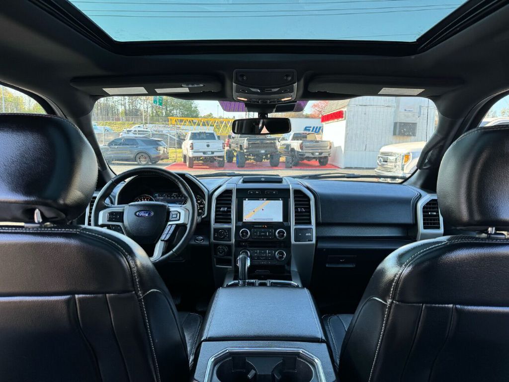Photo 7 of this FORD F150 LARIAT