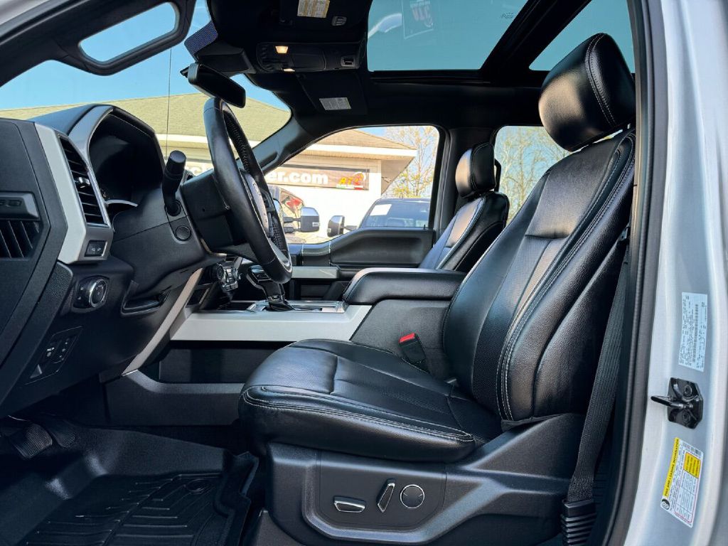 Photo 10 of this FORD F150 LARIAT