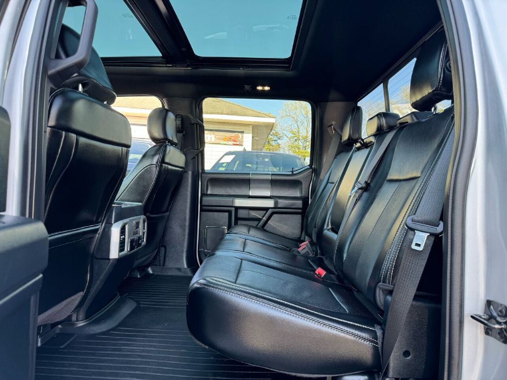 Photo 11 of this FORD F150 LARIAT