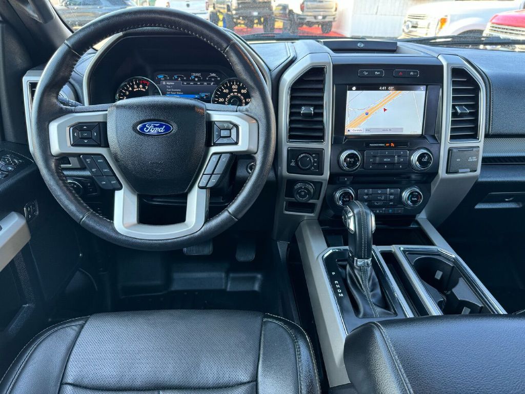 Photo 15 of this FORD F150 LARIAT