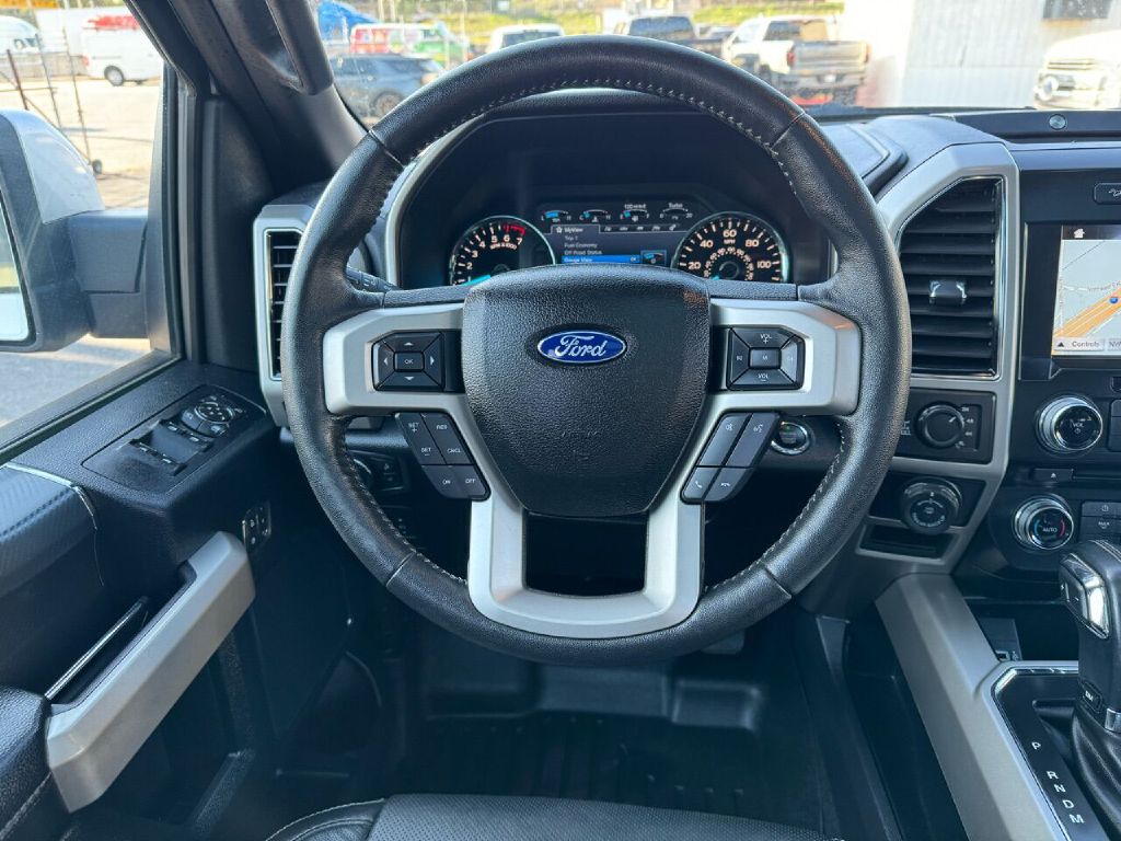 Photo 14 of this FORD F150 LARIAT