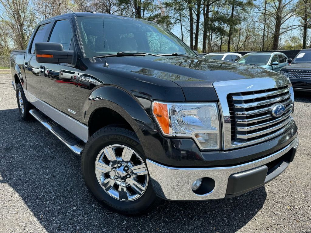 Photo 2 of this FORD F150 XLT