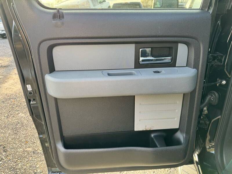 Photo 14 of this FORD F150 XLT