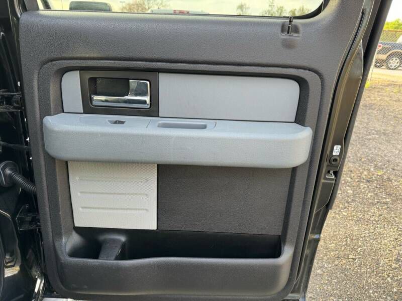 Photo 15 of this FORD F150 XLT
