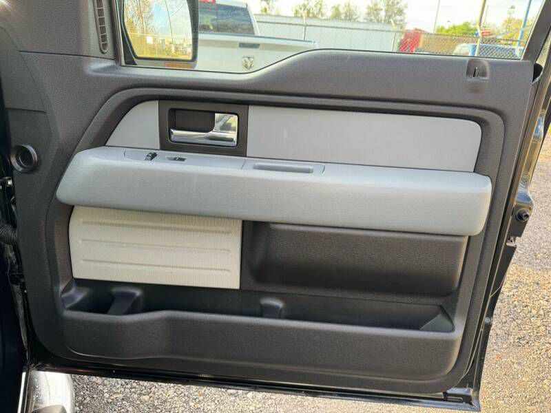 Photo 16 of this FORD F150 XLT