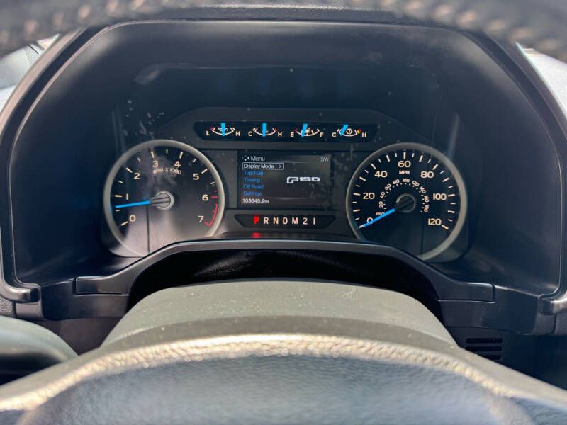 Photo 17 of this FORD F150 XLT