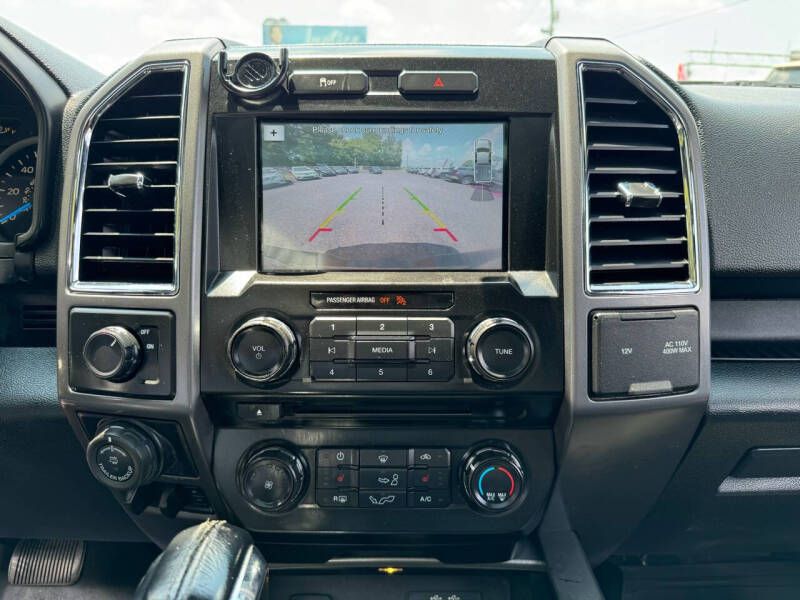 Photo 18 of this FORD F150 XLT