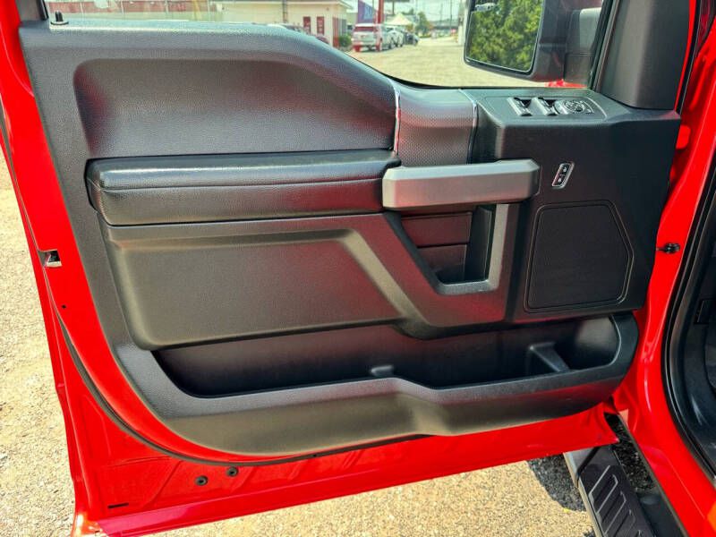 Photo 19 of this FORD F150 XLT