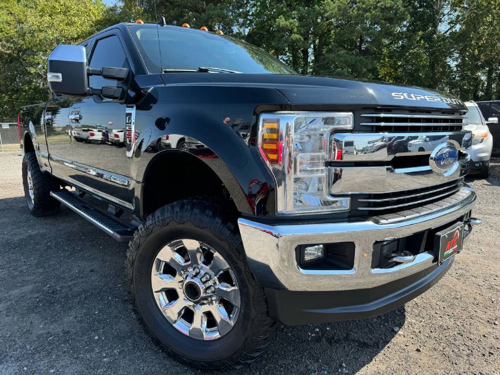 Photo 7 of this FORD F250 LARIAT