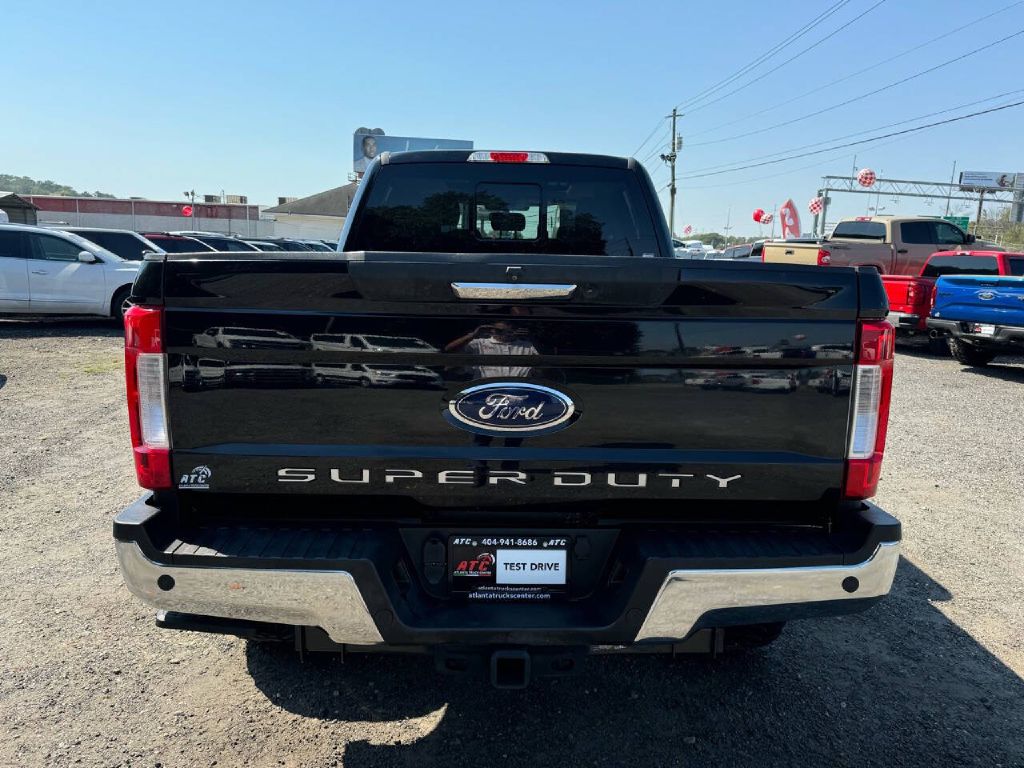 Photo 4 of this FORD F250 LARIAT