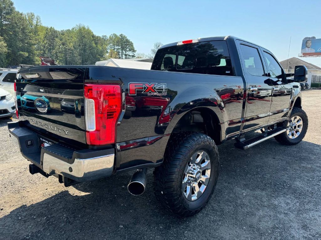 Photo 5 of this FORD F250 LARIAT
