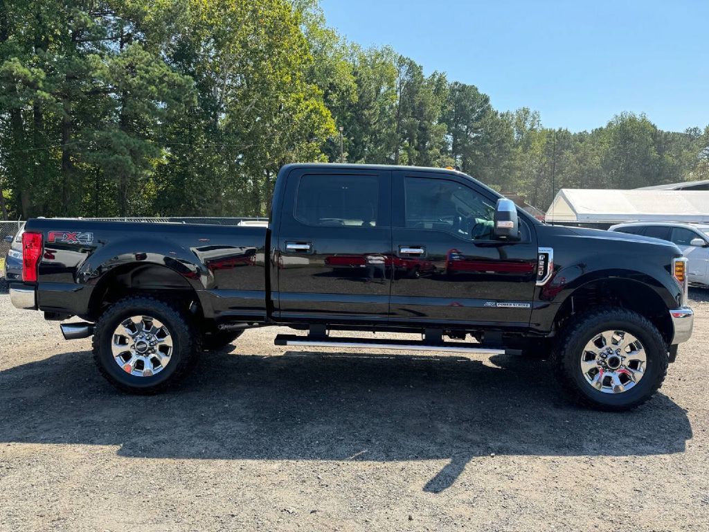 Photo 6 of this FORD F250 LARIAT