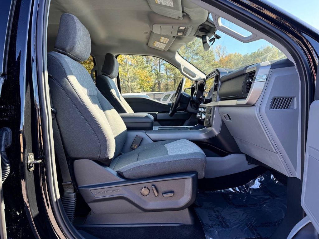 Photo 11 of this FORD F150 XLT