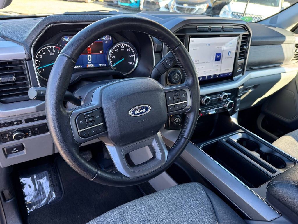 Photo 15 of this FORD F150 XLT