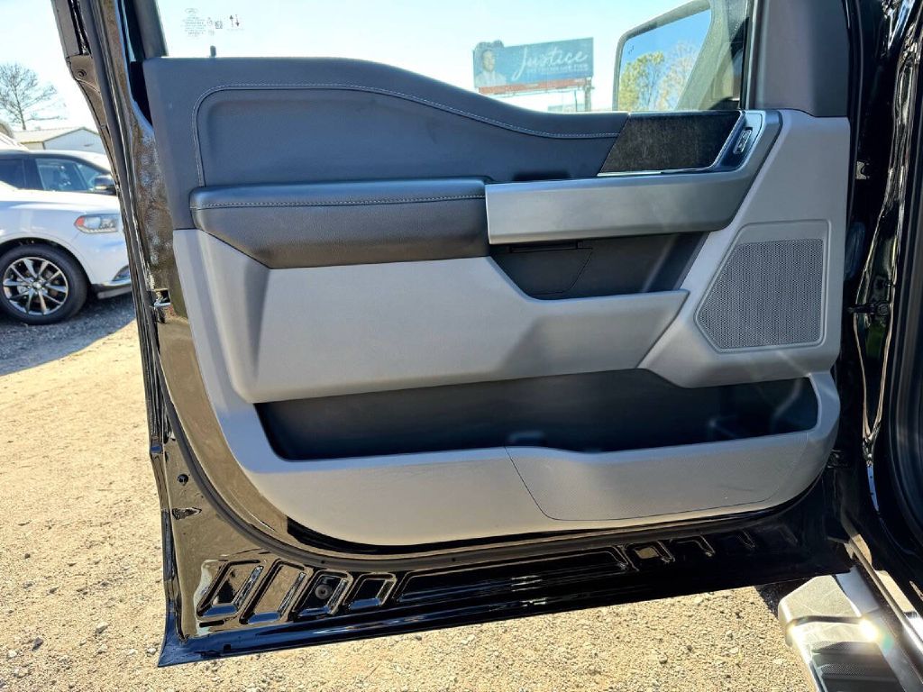 Photo 19 of this FORD F150 XLT