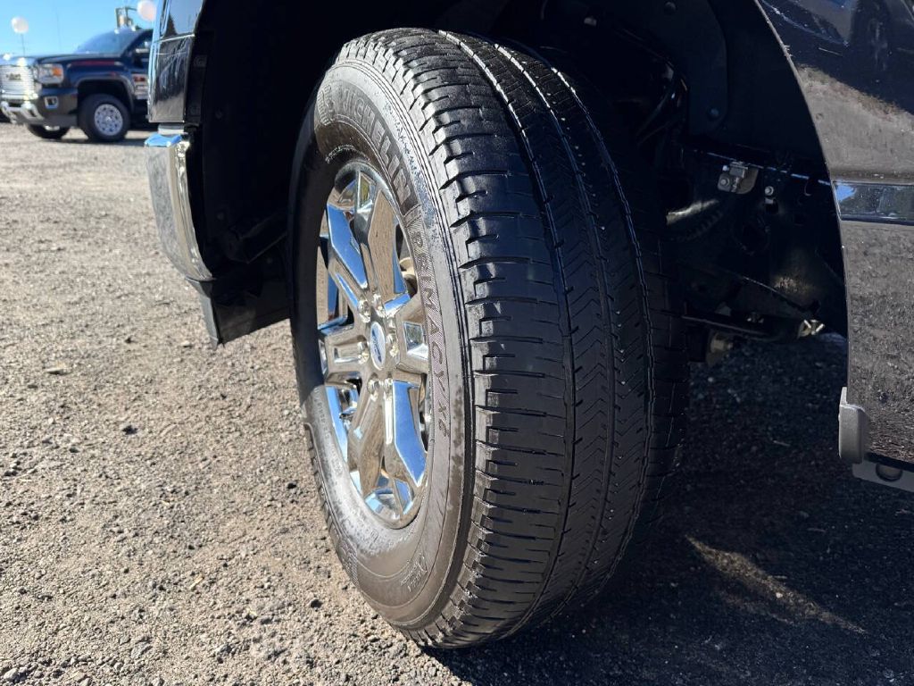 Photo 24 of this FORD F150 XLT