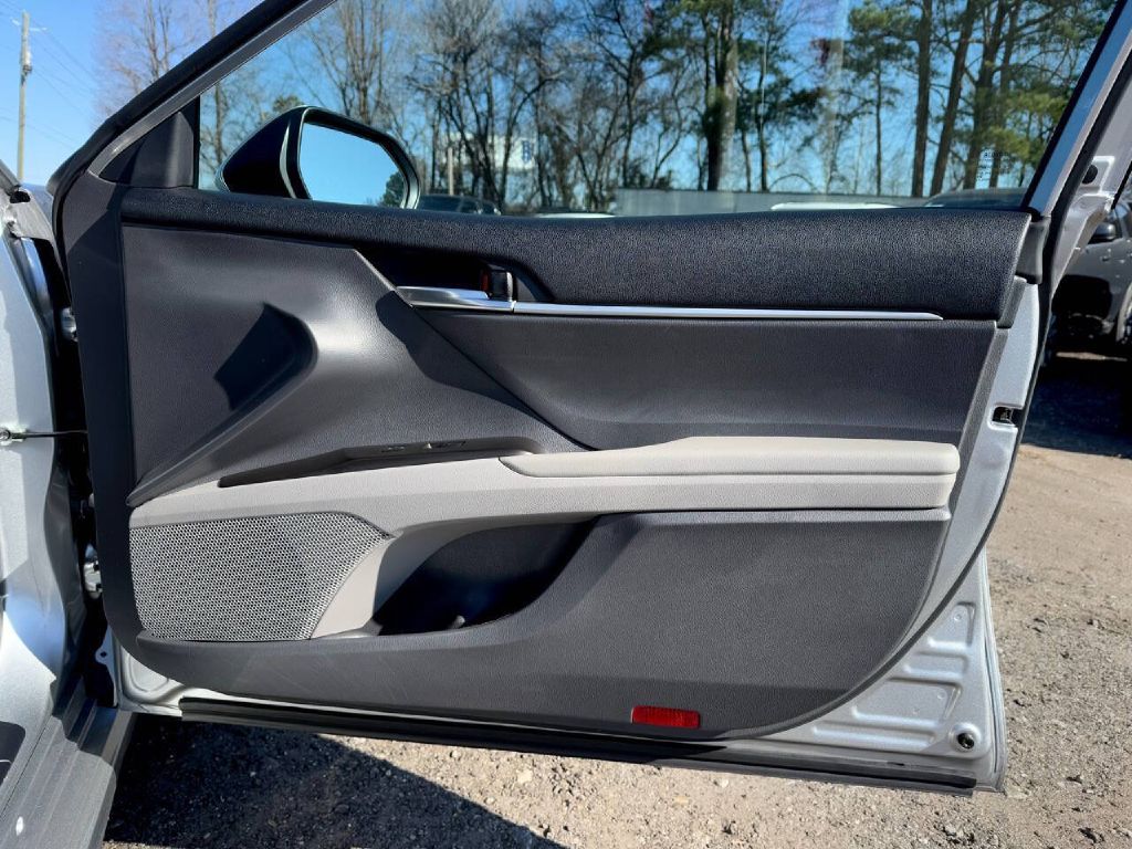 Photo 9 of this TOYOTA CAMRY