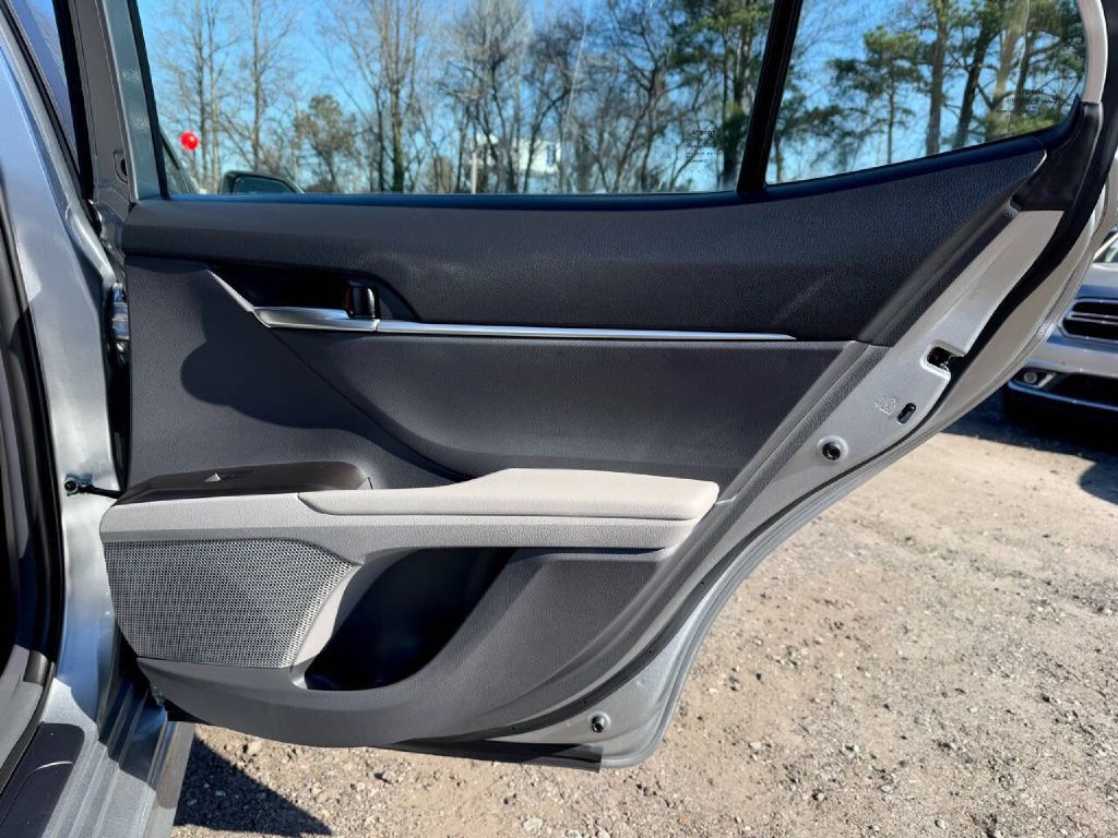 Photo 10 of this TOYOTA CAMRY