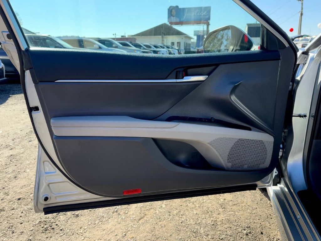 Photo 11 of this TOYOTA CAMRY