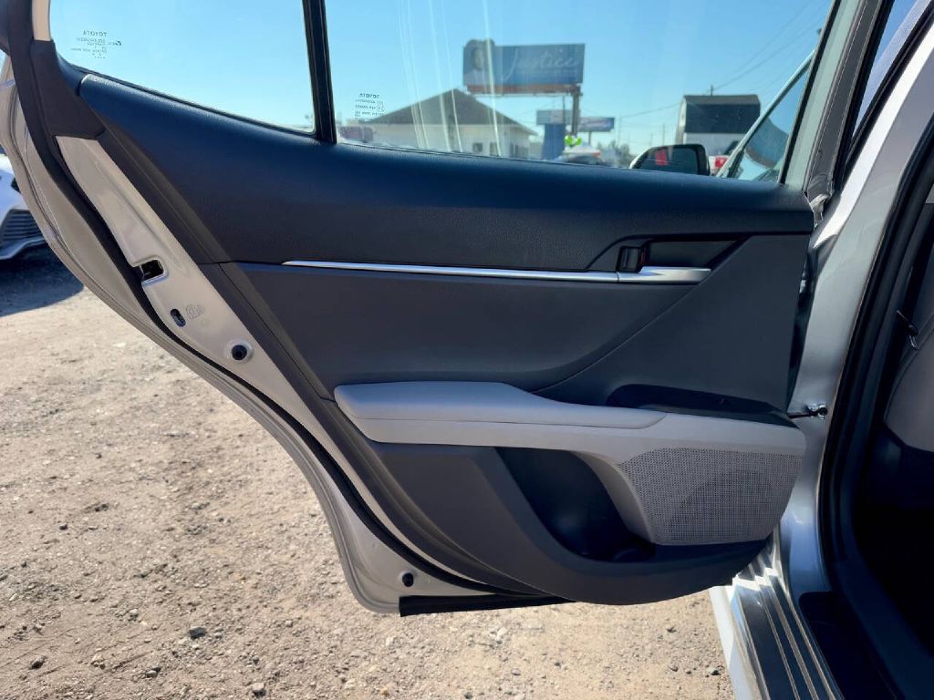 Photo 12 of this TOYOTA CAMRY