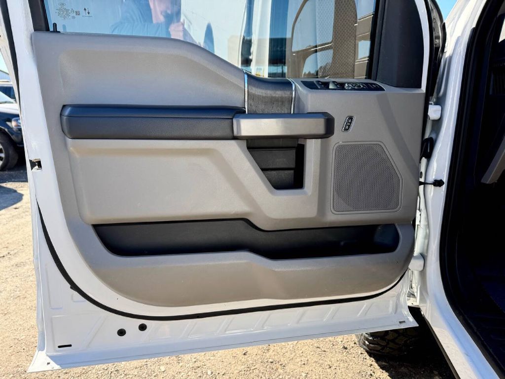 Photo 8 of this FORD F250 XLT
