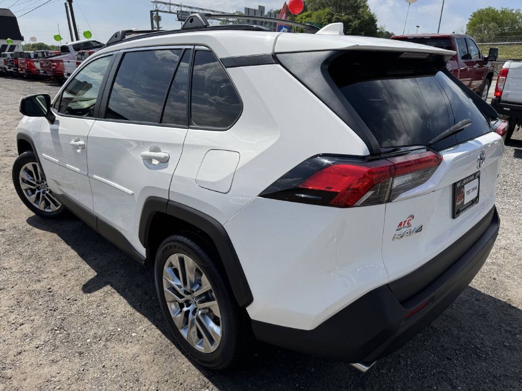 Photo 8 of this TOYOTA RAV4