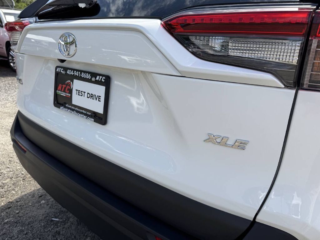 Photo 10 of this TOYOTA RAV4