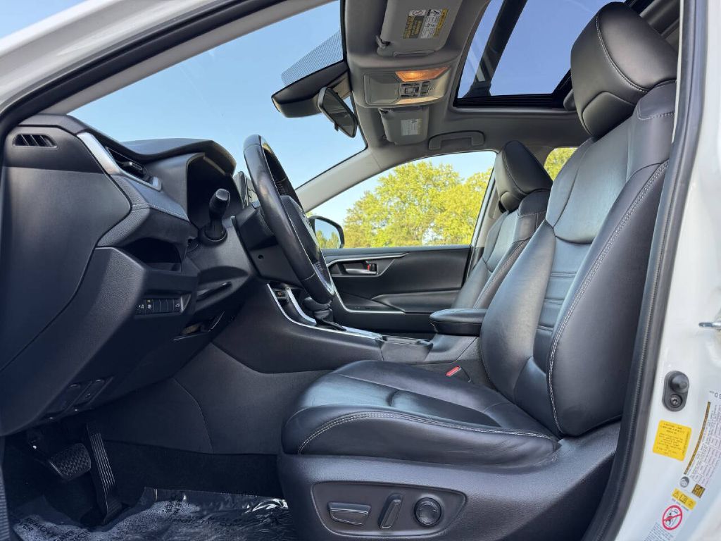 Photo 13 of this TOYOTA RAV4