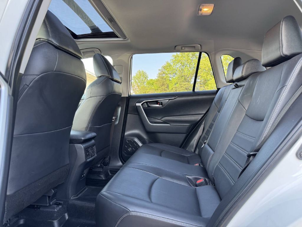 Photo 14 of this TOYOTA RAV4