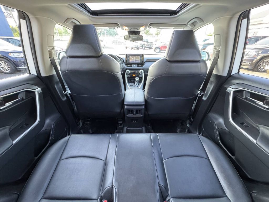 Photo 15 of this TOYOTA RAV4
