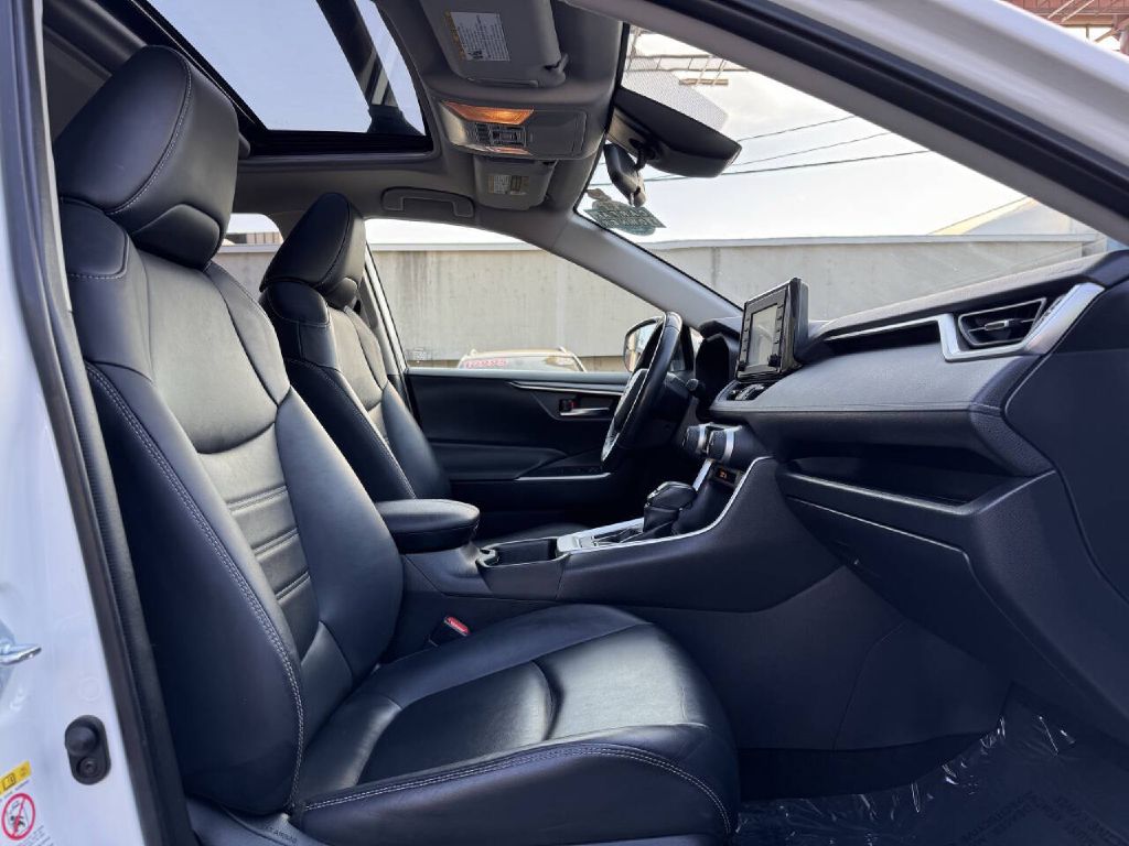 Photo 18 of this TOYOTA RAV4
