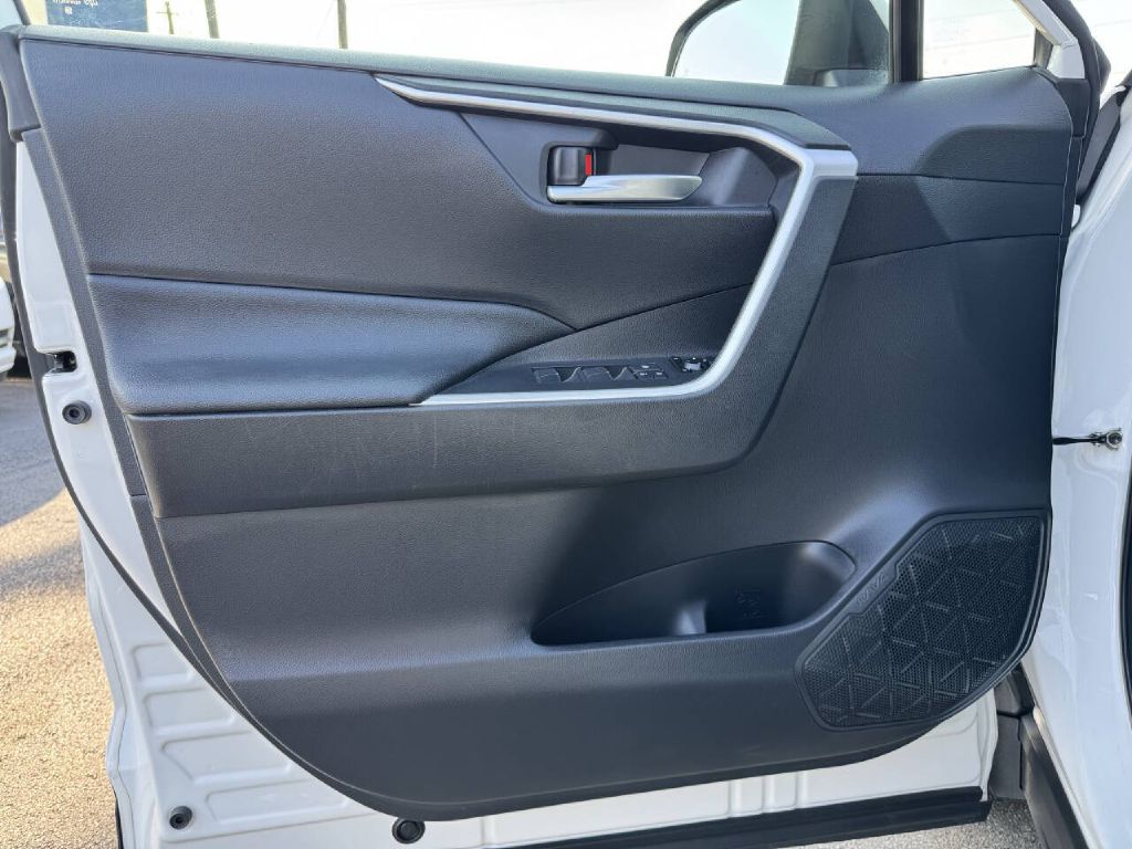 Photo 23 of this TOYOTA RAV4