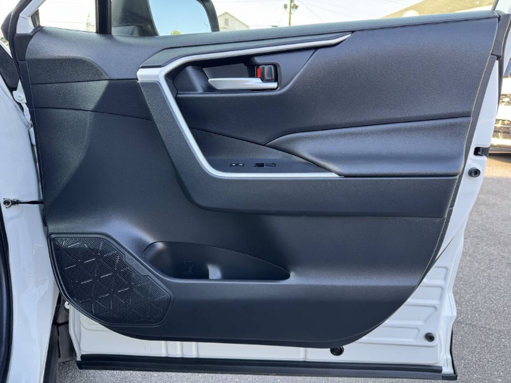Photo 26 of this TOYOTA RAV4