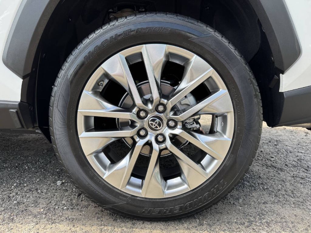 Photo 27 of this TOYOTA RAV4