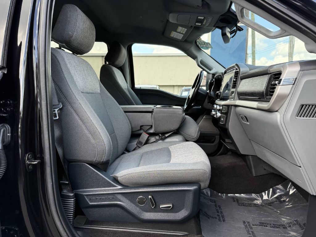 Photo 11 of this FORD F150 XLT
